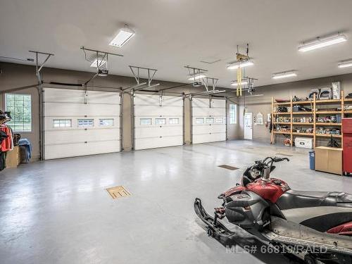 Pt Sw 26-50-28 W3, Rural, SK - Indoor Photo Showing Garage