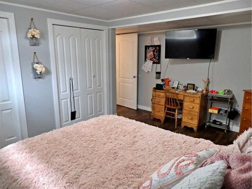 4833 50 Avenue, Vermilion, AB - Indoor Photo Showing Bedroom
