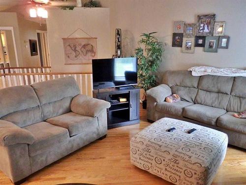 65074 Twn 494 Township, Rural Vermilion River, County Of, AB - Indoor Photo Showing Living Room