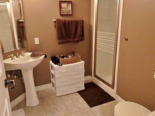 65074 Twn 494 Township, Rural Vermilion River, County Of, AB - Indoor Photo Showing Bathroom