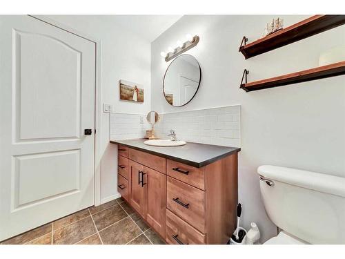 2012 46 Avenue, Lloydminster, SK - Indoor Photo Showing Bathroom