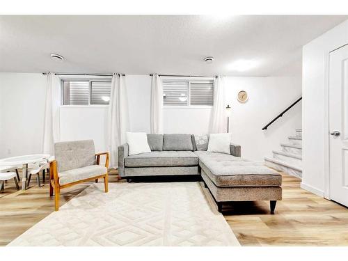 2012 46 Avenue, Lloydminster, SK - Indoor Photo Showing Living Room