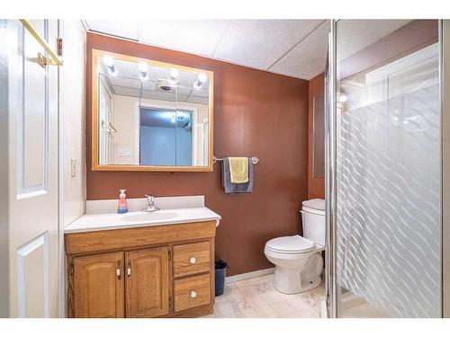 1201 49 Avenue, Lloydminster, SK - Indoor Photo Showing Bathroom