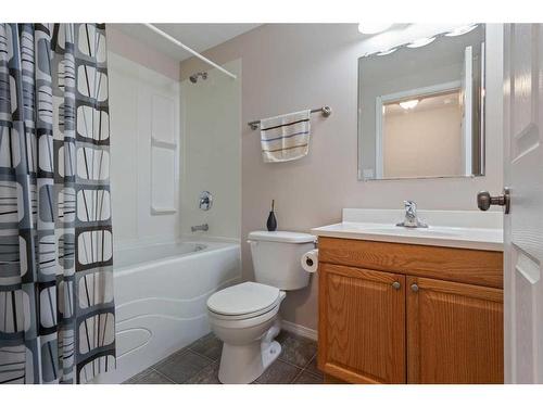 4812 20 Street Close, Lloydminster, SK - Indoor Photo Showing Bathroom