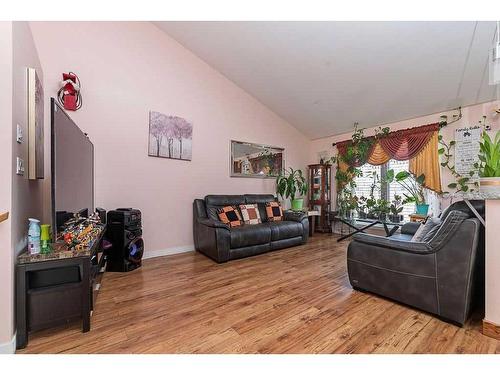 2816 45 Avenue, Lloydminster, SK - Indoor Photo Showing Living Room
