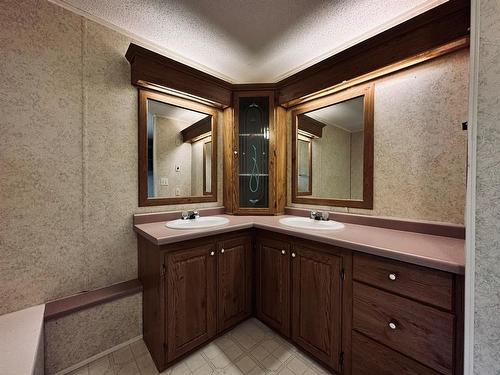 Ne 1/4 Sec 3-50-3-W4M, Rural Vermilion River, County Of, AB - Indoor Photo Showing Bathroom