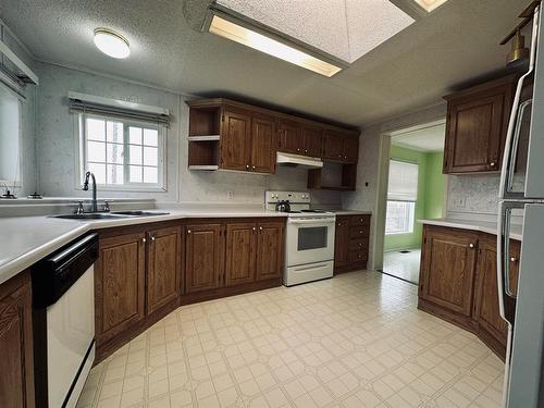 Ne 1/4 Sec 3-50-3-W4M, Rural Vermilion River, County Of, AB - Indoor Photo Showing Kitchen With Double Sink