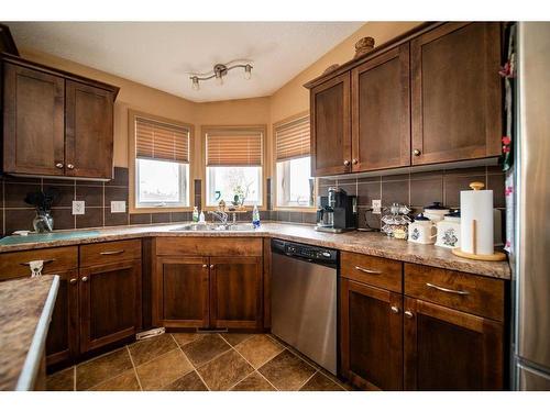 5111 57 Avenue, Edgerton, AB - Indoor Photo Showing Kitchen With Double Sink