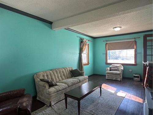 4716 52 Avenue, Vermilion, AB - Indoor Photo Showing Living Room