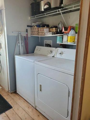5010 50 Street, Amisk, AB - Indoor Photo Showing Laundry Room
