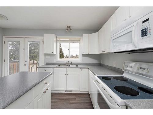 312-4811 47 Avenue, Lloydminster, SK - Indoor Photo Showing Kitchen With Double Sink