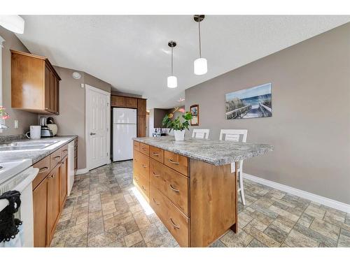 5106 54 Street, Blackfoot, AB - Indoor Photo Showing Kitchen