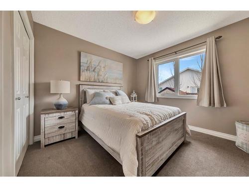 5106 54 Street, Blackfoot, AB - Indoor Photo Showing Bedroom