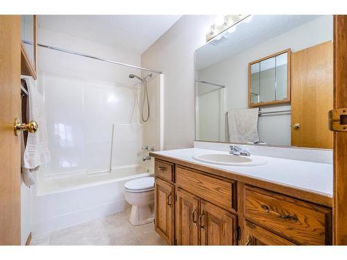 4802 46 Street, Lloydminster, SK - Indoor Photo Showing Bathroom