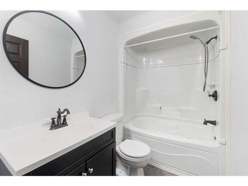 5508 30 Street, Lloydminster, AB - Indoor Photo Showing Bathroom