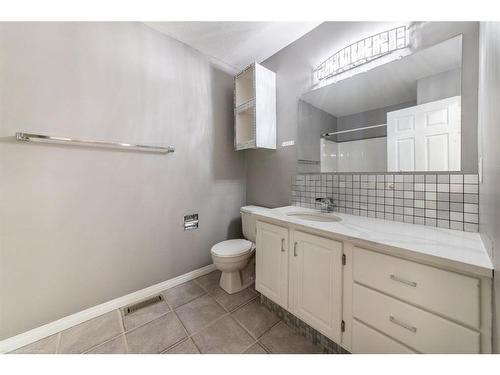5415 23 Street, Lloydminster, AB - Indoor Photo Showing Bathroom
