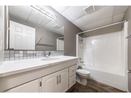 5415 23 Street, Lloydminster, AB - Indoor Photo Showing Bathroom