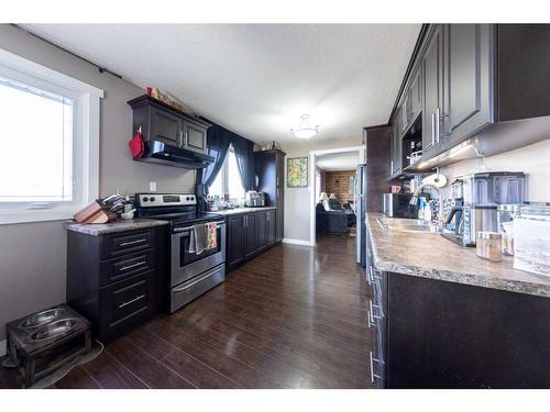 403 5 Street, Marwayne, AB - Indoor Photo Showing Kitchen