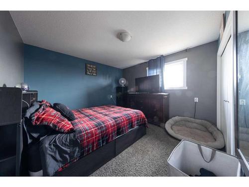 403 5 Street, Marwayne, AB - Indoor Photo Showing Bedroom