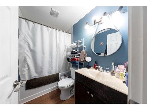 403 5 Street, Marwayne, AB - Indoor Photo Showing Bathroom