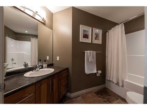 1312 52C Avenue, Lloydminster, AB - Indoor Photo Showing Bathroom