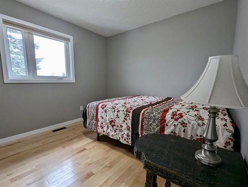 1805 10 Avenue, Wainwright, AB - Indoor Photo Showing Bedroom