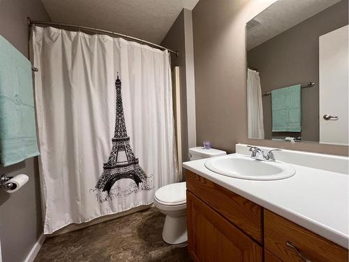 1805 10 Avenue, Wainwright, AB - Indoor Photo Showing Bathroom