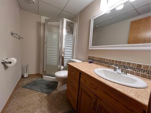 1805 10 Avenue, Wainwright, AB - Indoor Photo Showing Bathroom