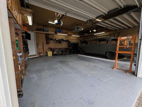 1805 10 Avenue, Wainwright, AB - Indoor Photo Showing Garage