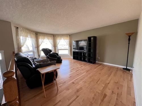 1805 10 Avenue, Wainwright, AB - Indoor Photo Showing Living Room