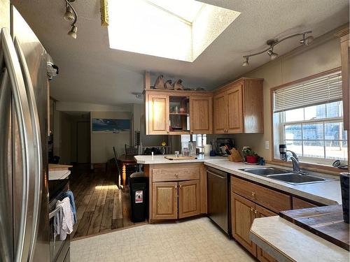 428 5 Street North, Marwayne, AB - Indoor Photo Showing Kitchen With Double Sink