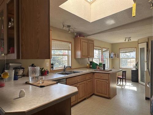 428 5 Street North, Marwayne, AB - Indoor Photo Showing Kitchen