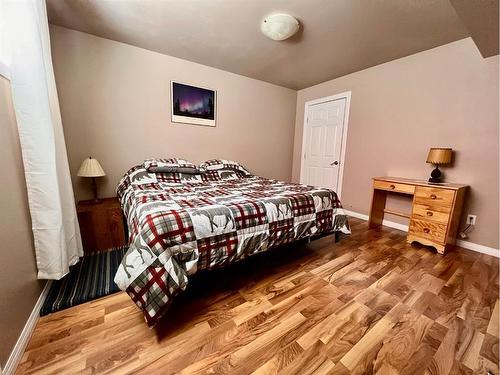 910 29 Street, Wainwright, AB - Indoor Photo Showing Bedroom