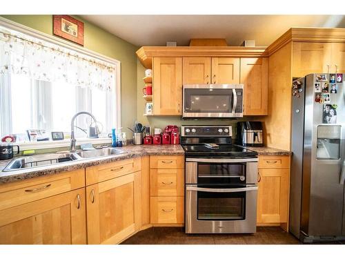 14-65016 Twp Rd 442, Rural Wainwright No. 61, M.D. Of, AB - Indoor Photo Showing Kitchen With Double Sink
