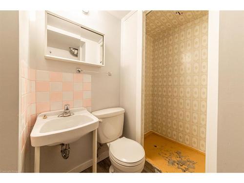 5505 50A Avenue, Lloydminster, AB - Indoor Photo Showing Bathroom