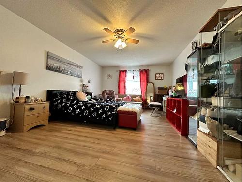 1108 18A Street Crescent, Wainwright, AB - Indoor Photo Showing Other Room