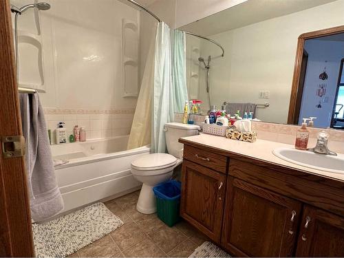 1108 18A Street Crescent, Wainwright, AB - Indoor Photo Showing Bathroom