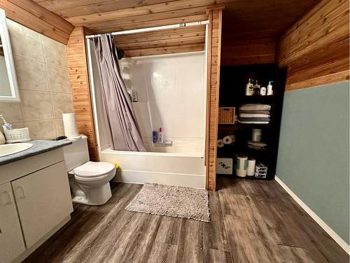 1108 18A Street Crescent, Wainwright, AB - Indoor Photo Showing Bathroom