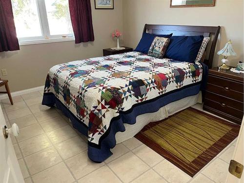 120 Railway Avenue, St. Walburg, SK - Indoor Photo Showing Bedroom