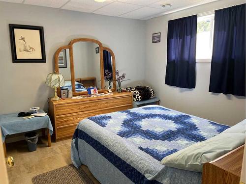 120 Railway Avenue, St. Walburg, SK - Indoor Photo Showing Bedroom