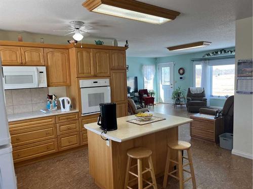 120 Railway Avenue, St. Walburg, SK - Indoor Photo Showing Kitchen