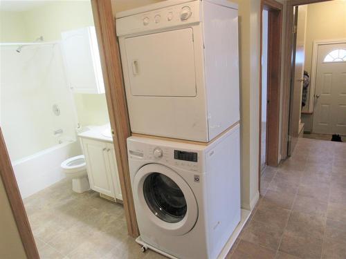 4703 49 Avenue, Vermilion, AB - Indoor Photo Showing Laundry Room