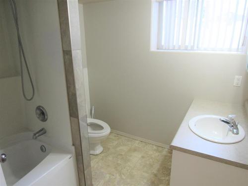 4703 49 Avenue, Vermilion, AB - Indoor Photo Showing Bathroom