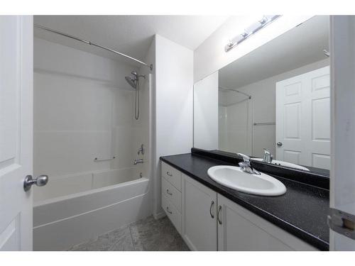 4813 18 Street, Lloydminster, SK - Indoor Photo Showing Bathroom