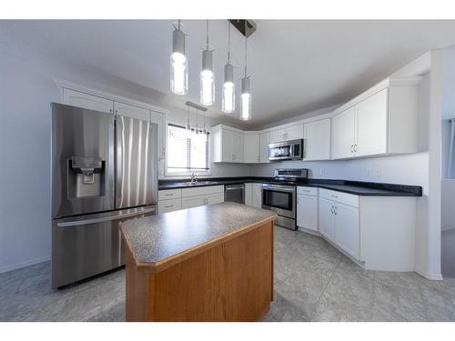 4813 18 Street, Lloydminster, SK - Indoor Photo Showing Kitchen With Double Sink