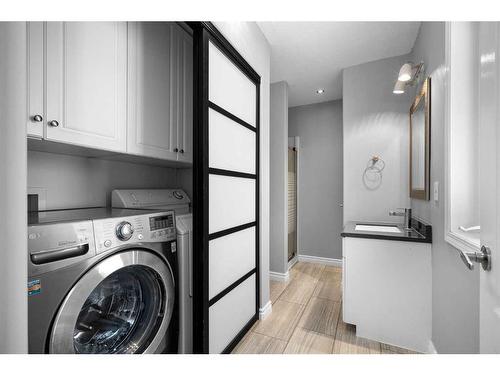 5-4501 39 Street, Lloydminster, SK - Indoor Photo Showing Laundry Room