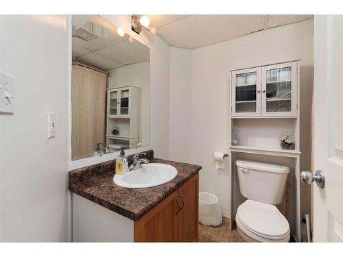 4420 26 Street, Lloydminster, AB - Indoor Photo Showing Bathroom