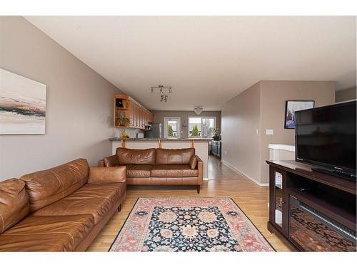 4420 26 Street, Lloydminster, AB - Indoor Photo Showing Living Room