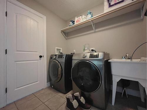 2901 9 Avenue, Wainwright, AB - Indoor Photo Showing Laundry Room