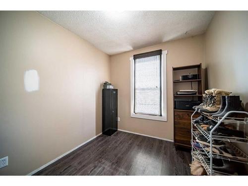 823 14 Street, Wainwright, AB - Indoor Photo Showing Other Room